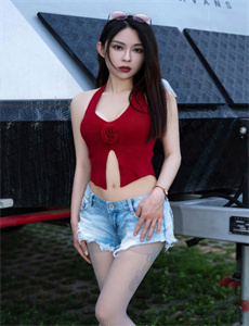 《污软件草莓app下载免费-裸吻》