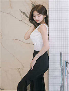 《我和漂亮邻居少妇偷晴-小小水蜜桃在线观看视频》